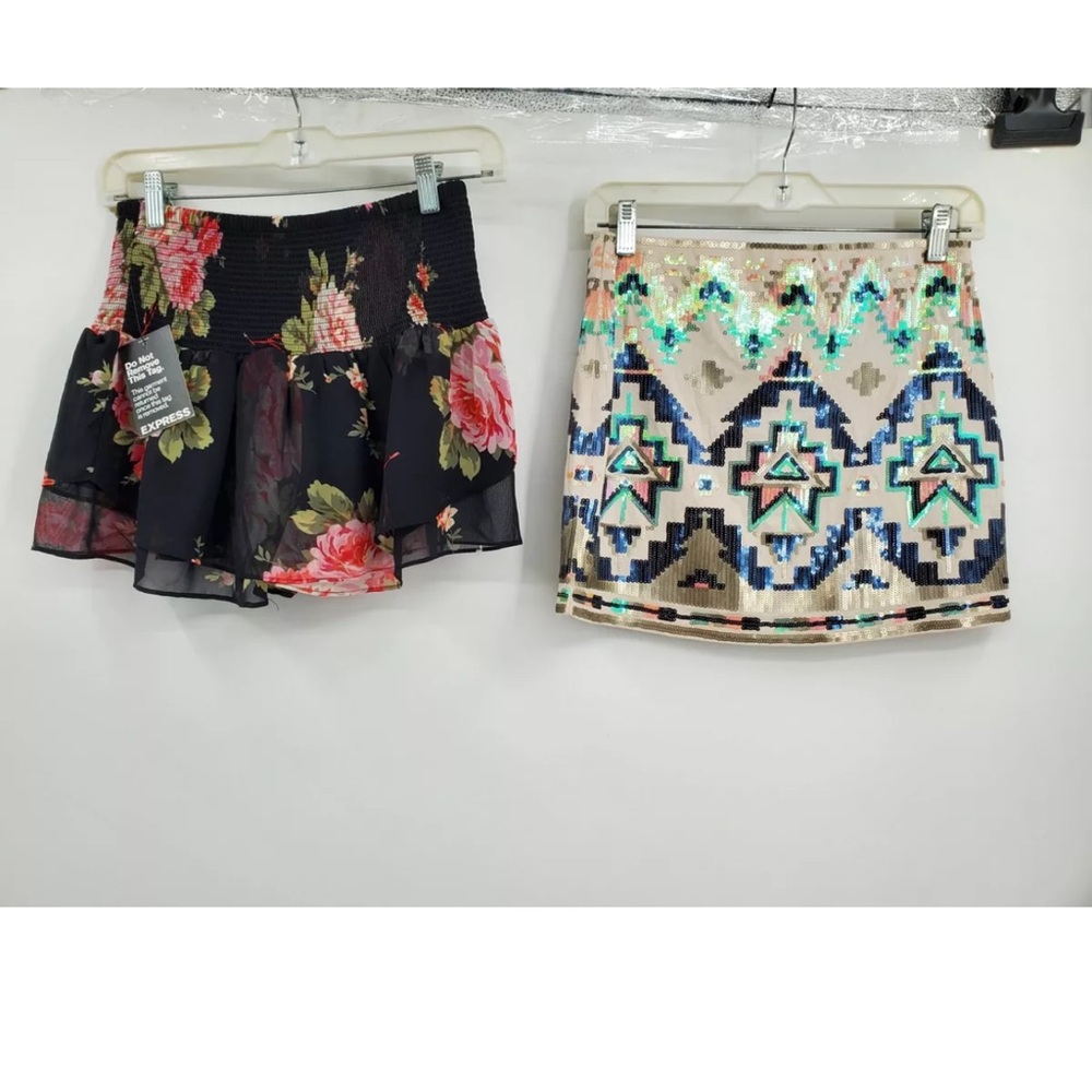 Express mini skirts. 2 , XS